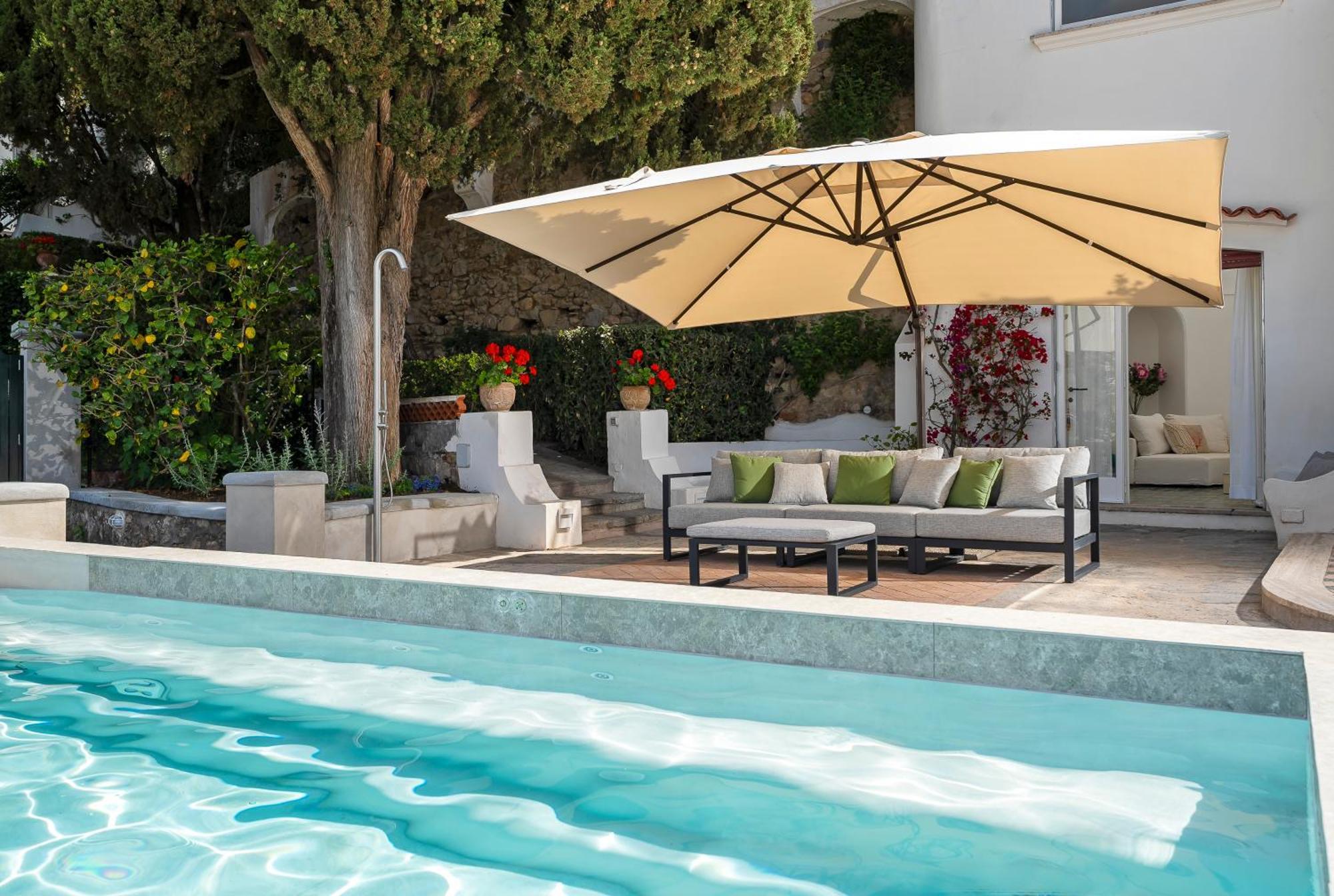 Hibiscus Villa *