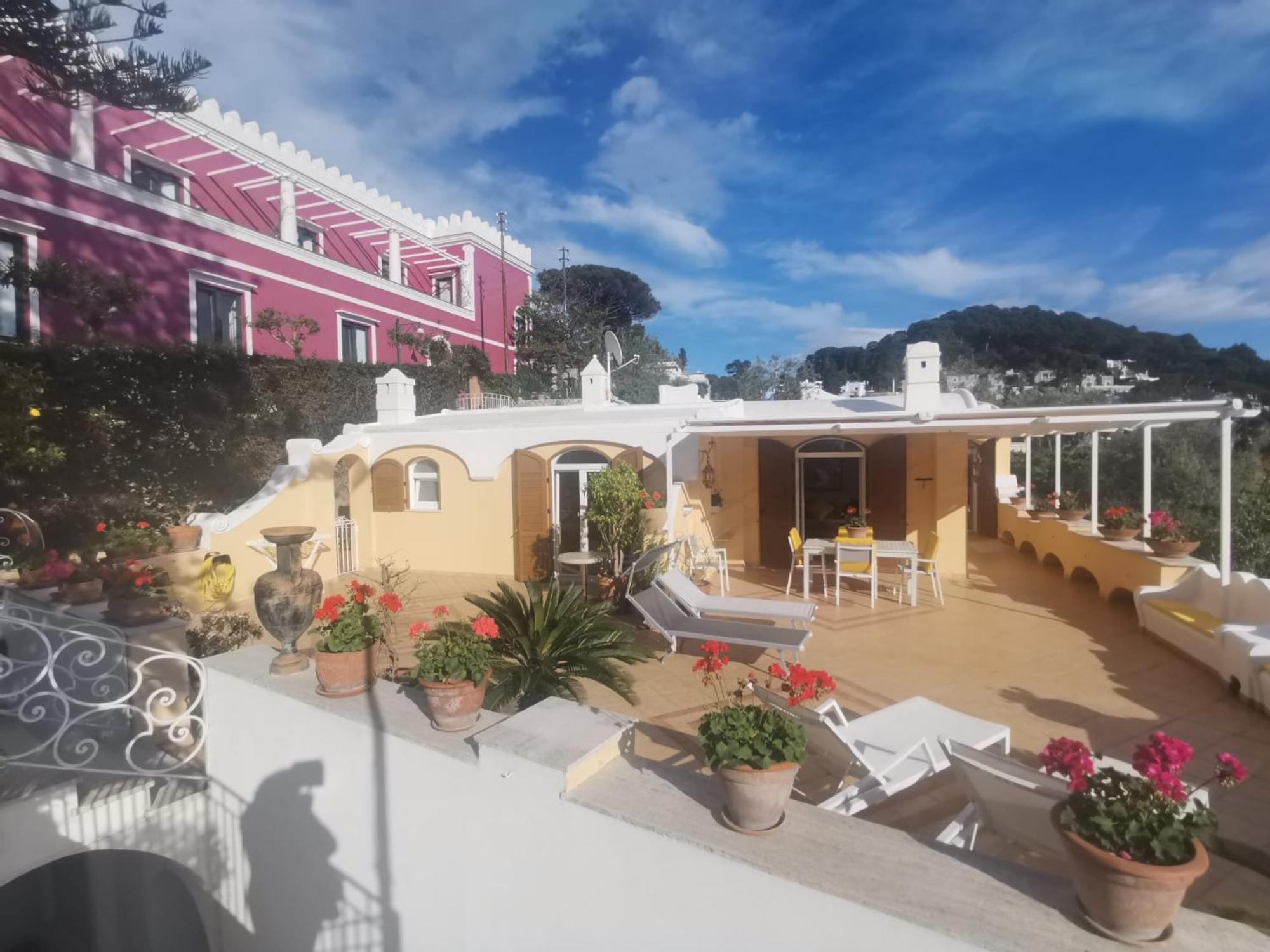 Marvelous Sea View Apartment Capri