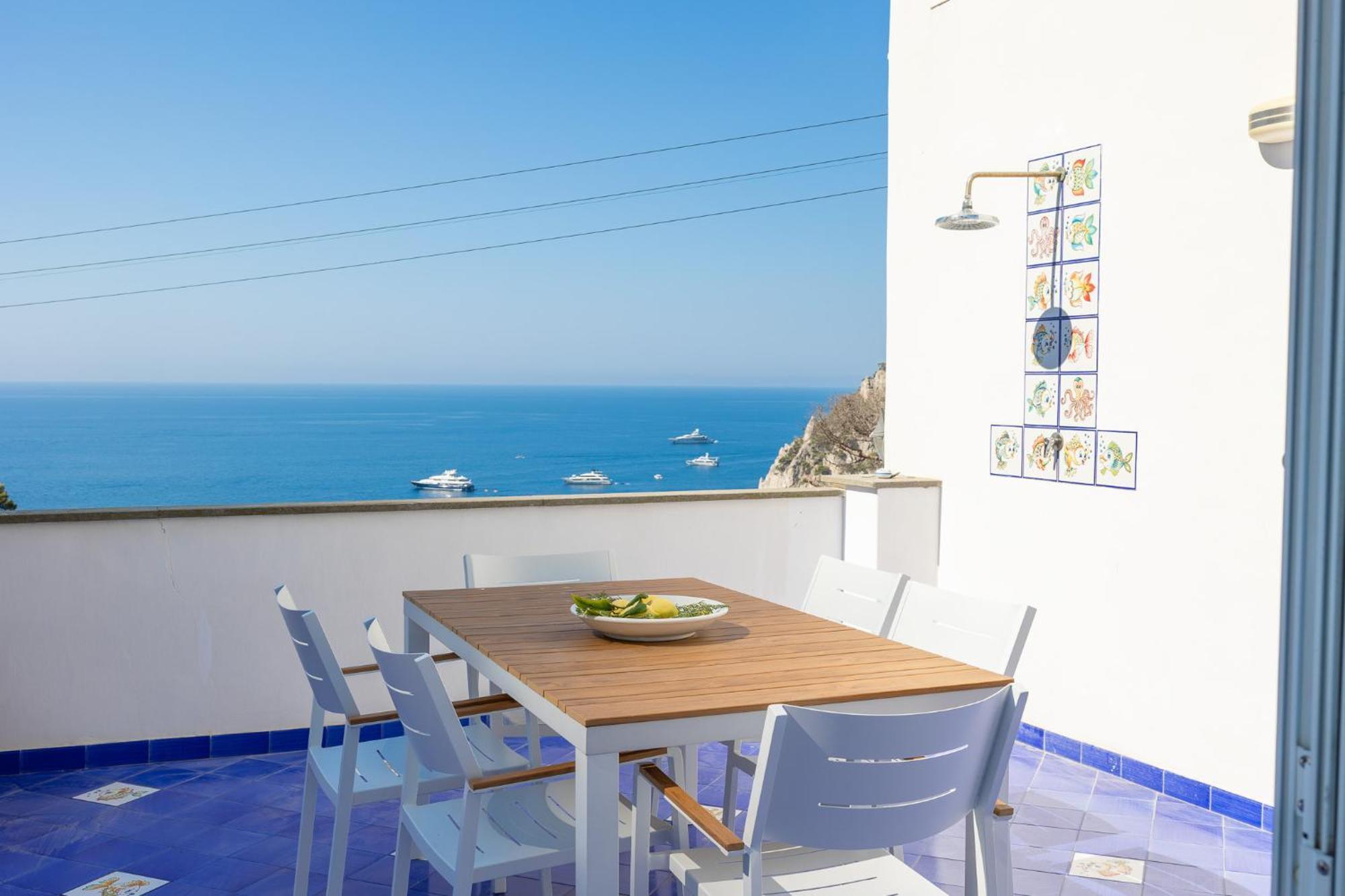 Lilium Luxury Capri