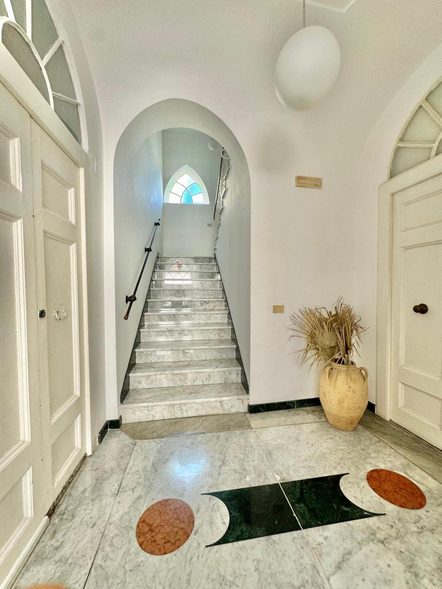 Apartment Camerelle 7, Domus Letteraria