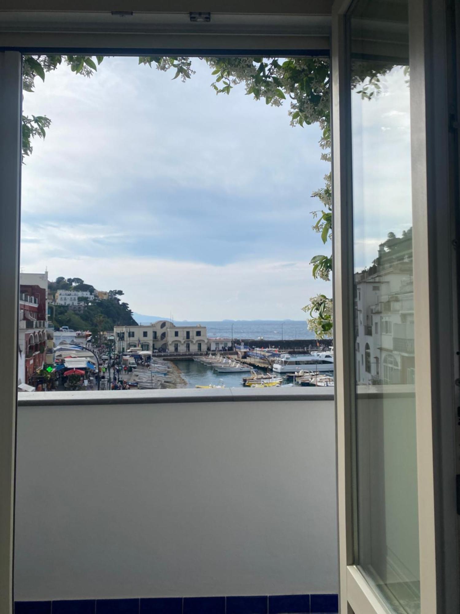La Baia Di Napoli * Capri