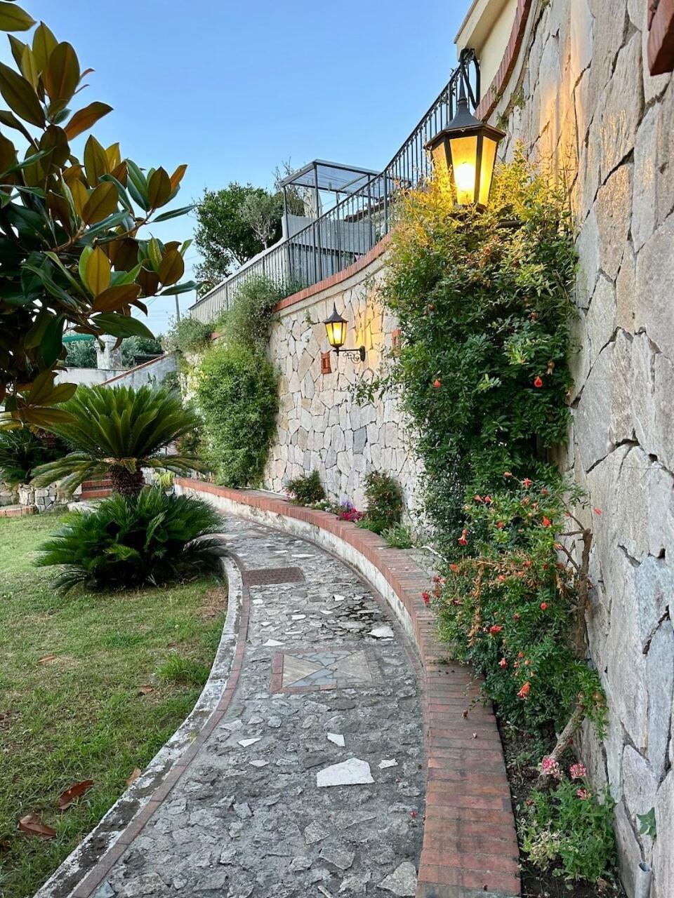 Villa Amalu Piscina E Giardino *