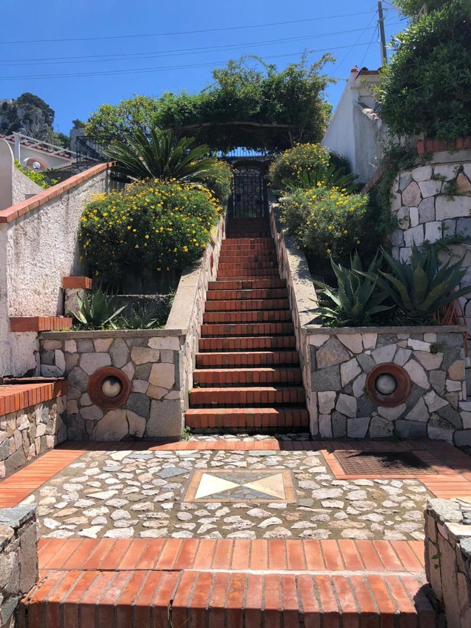 Amalu Piscina E Giardino Capri