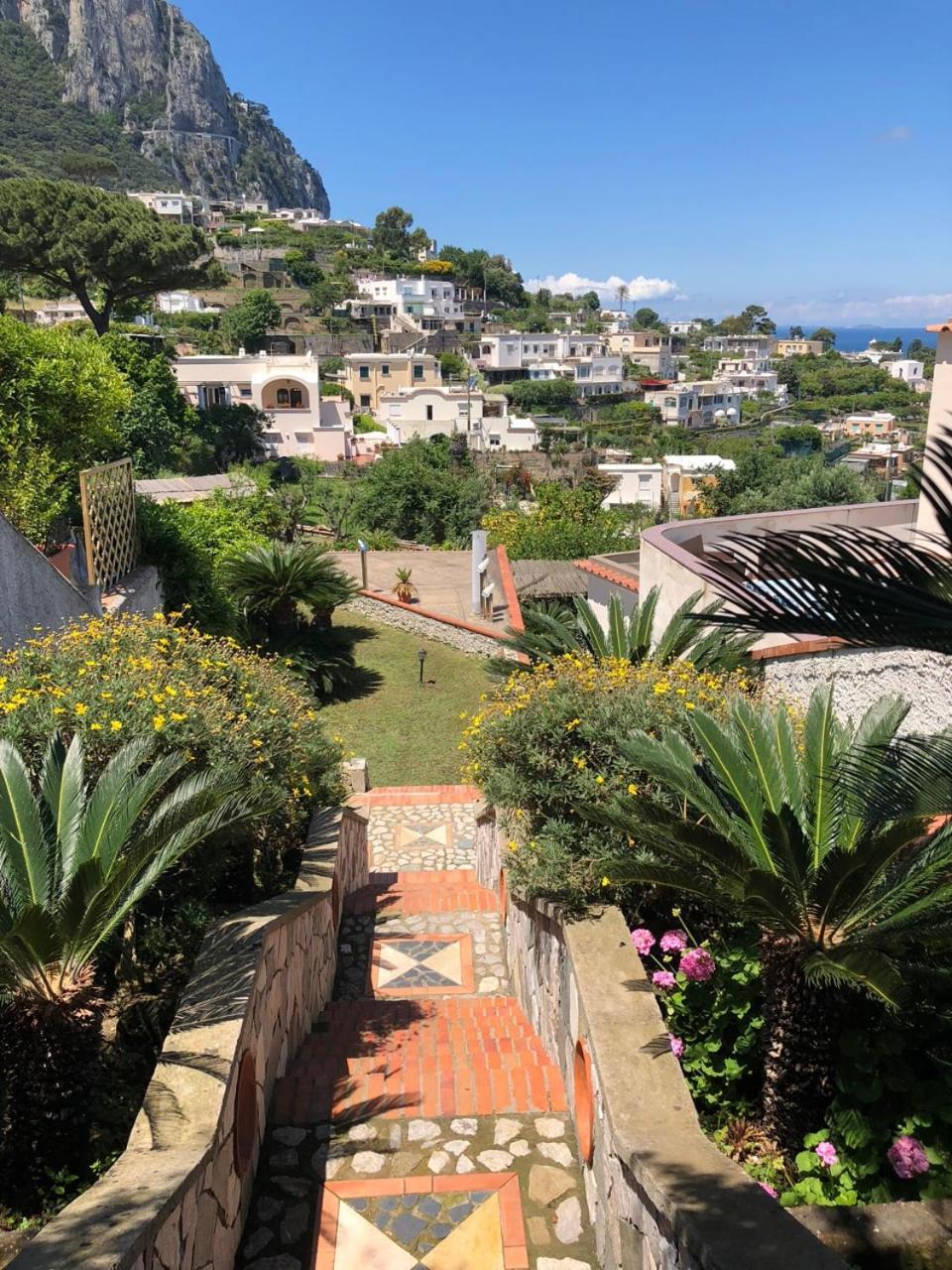 Amalu Piscina E Giardino *
