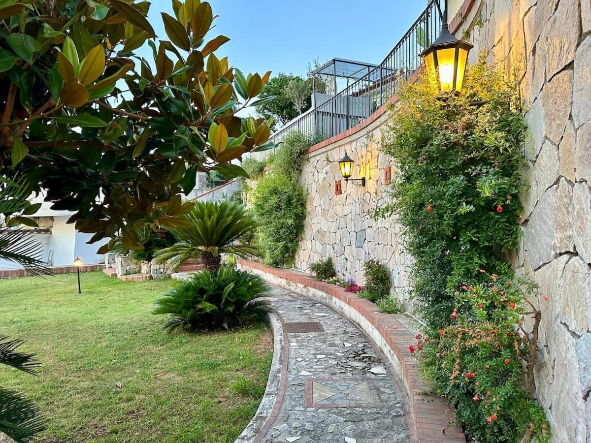 Villa Amalu Piscina E Giardino