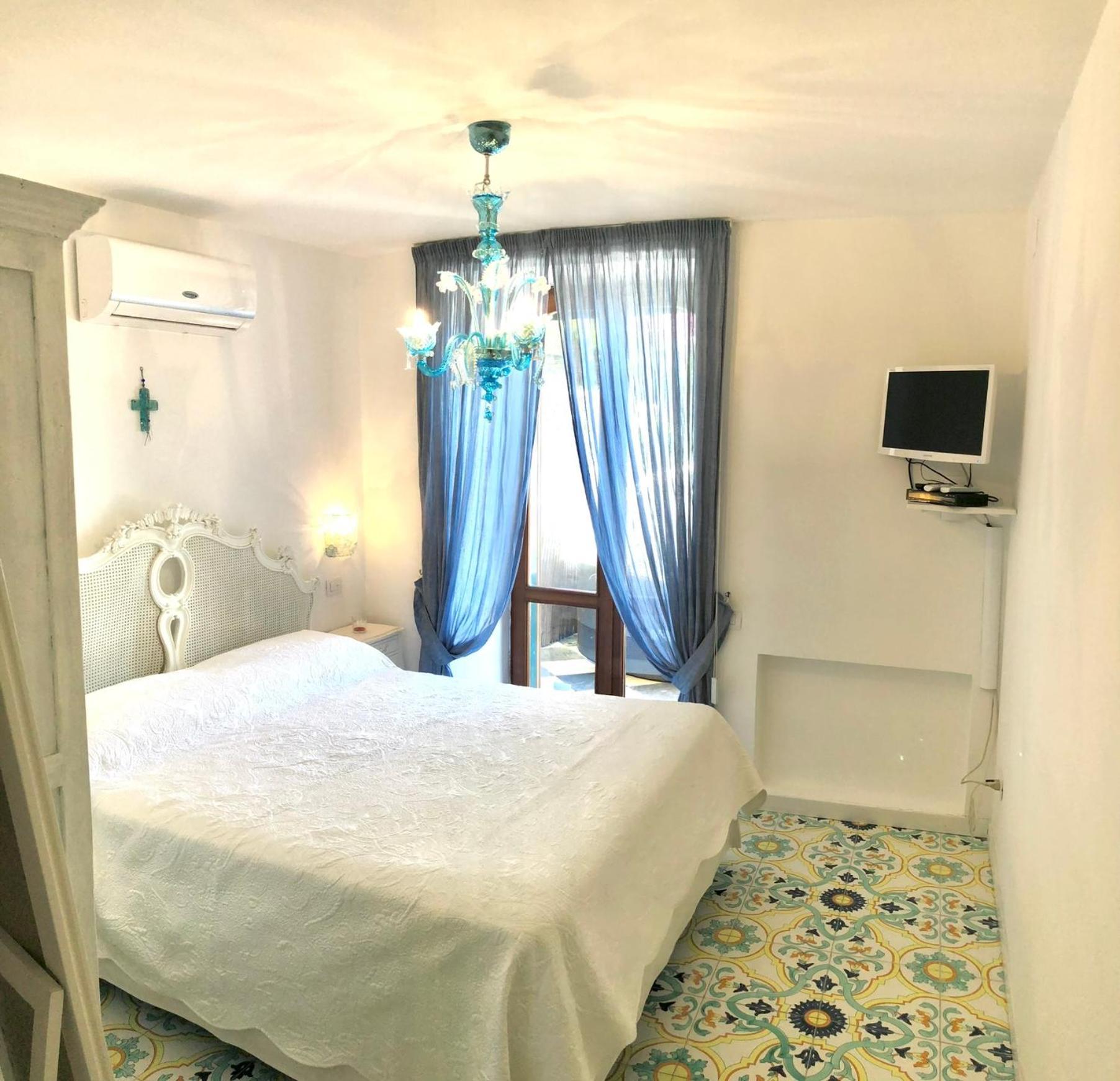 Villa Amalu Piscina E Giardino *
