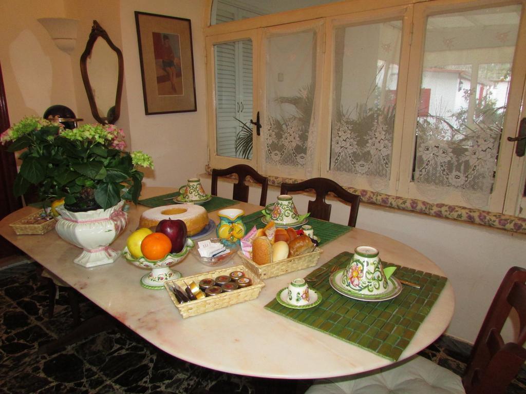 Acomodação com café da manhã  Palazzo A Mare 2*