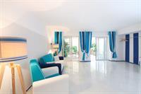 Hotel The White And Blue