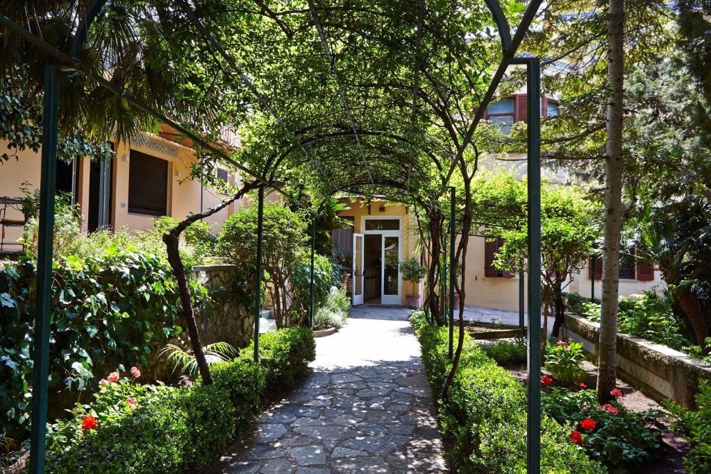 Helios Hotel 3*
