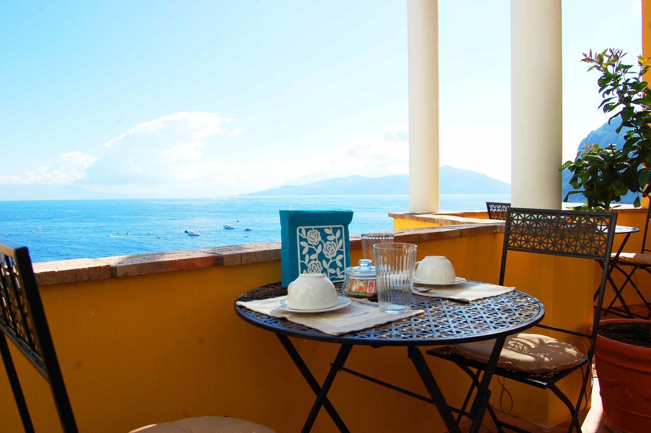 Acomodação com café da manhã  La Terrazza Sul Mare Capri