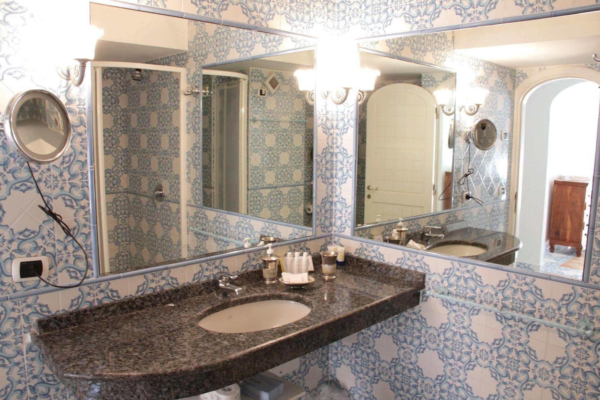 Capri Apartments Apartment