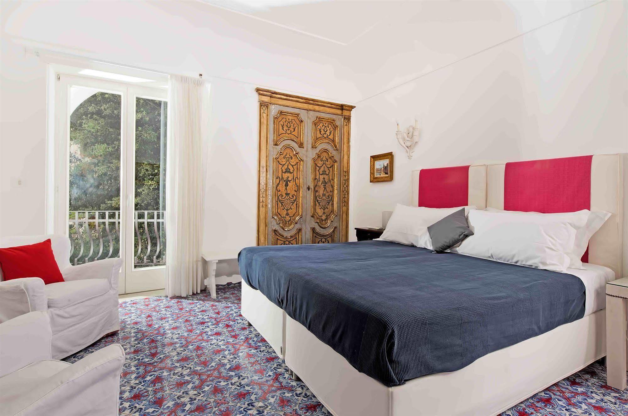 Silia Hotel 3*