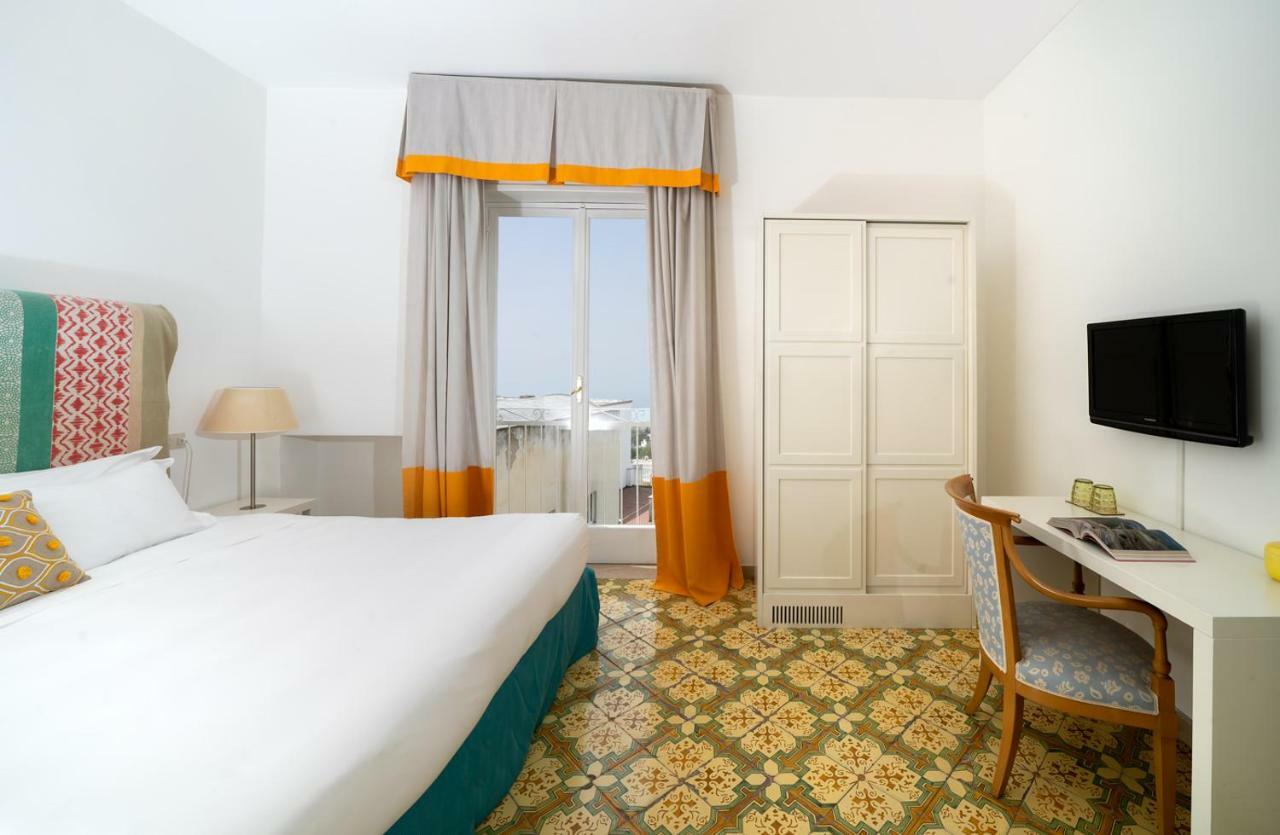 Helios Hotel