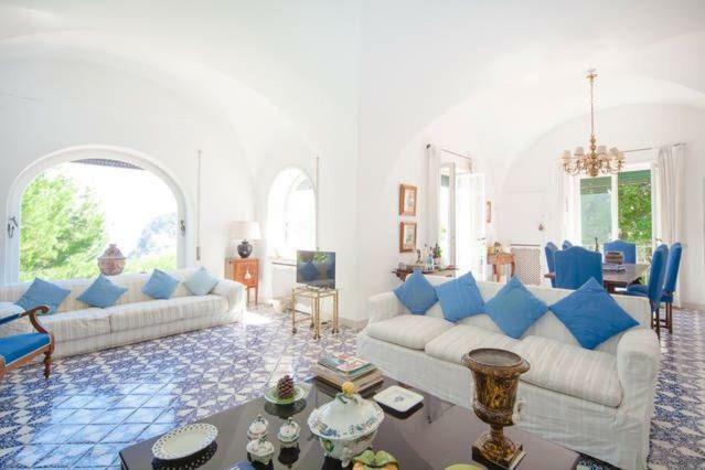 Shangri La * Capri