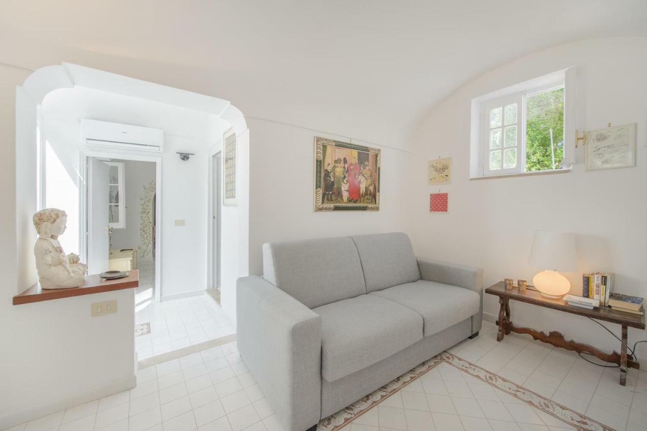 Tragara 12c Art House,