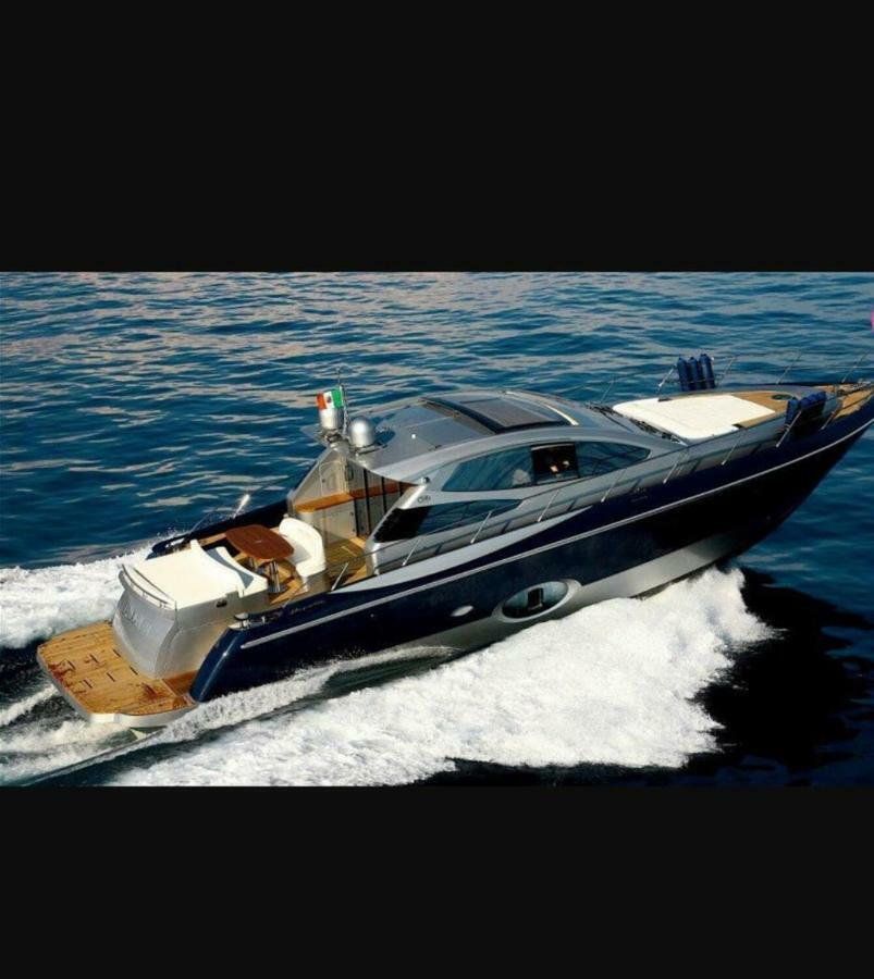 Yacht Botel