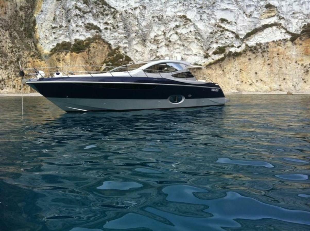 Botel Yacht Capri