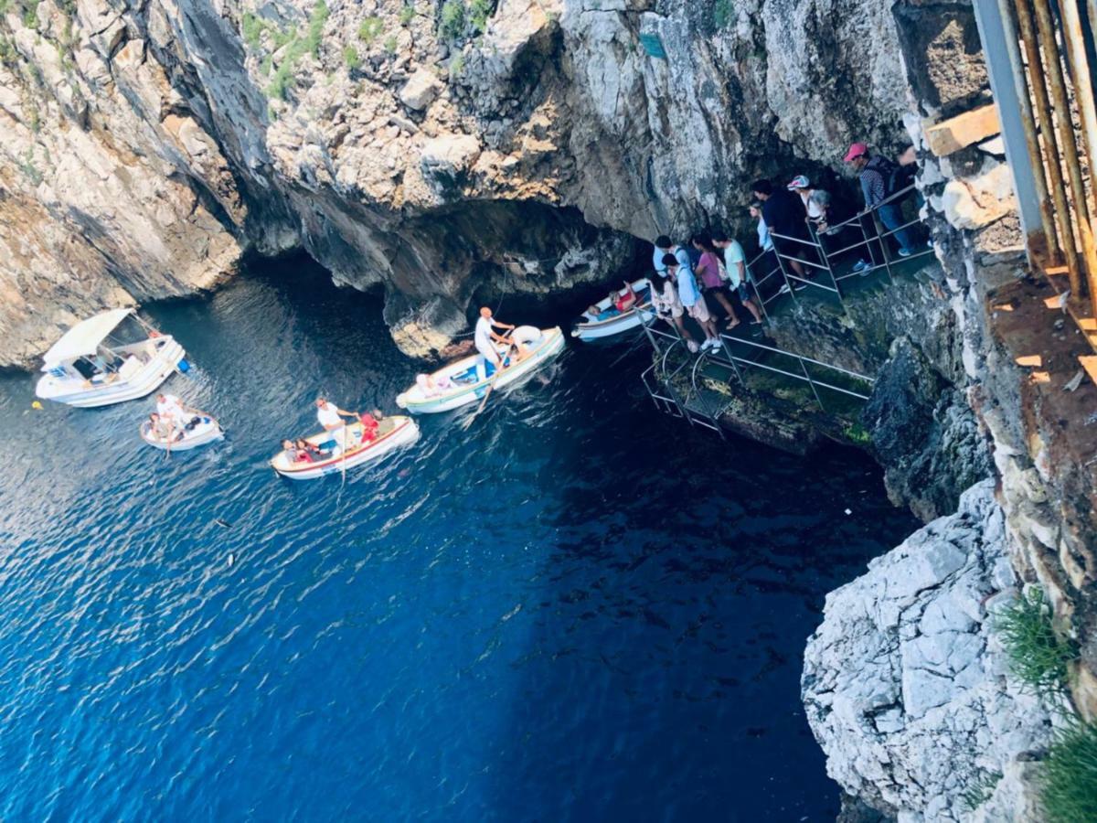 Botel Yacht Capri