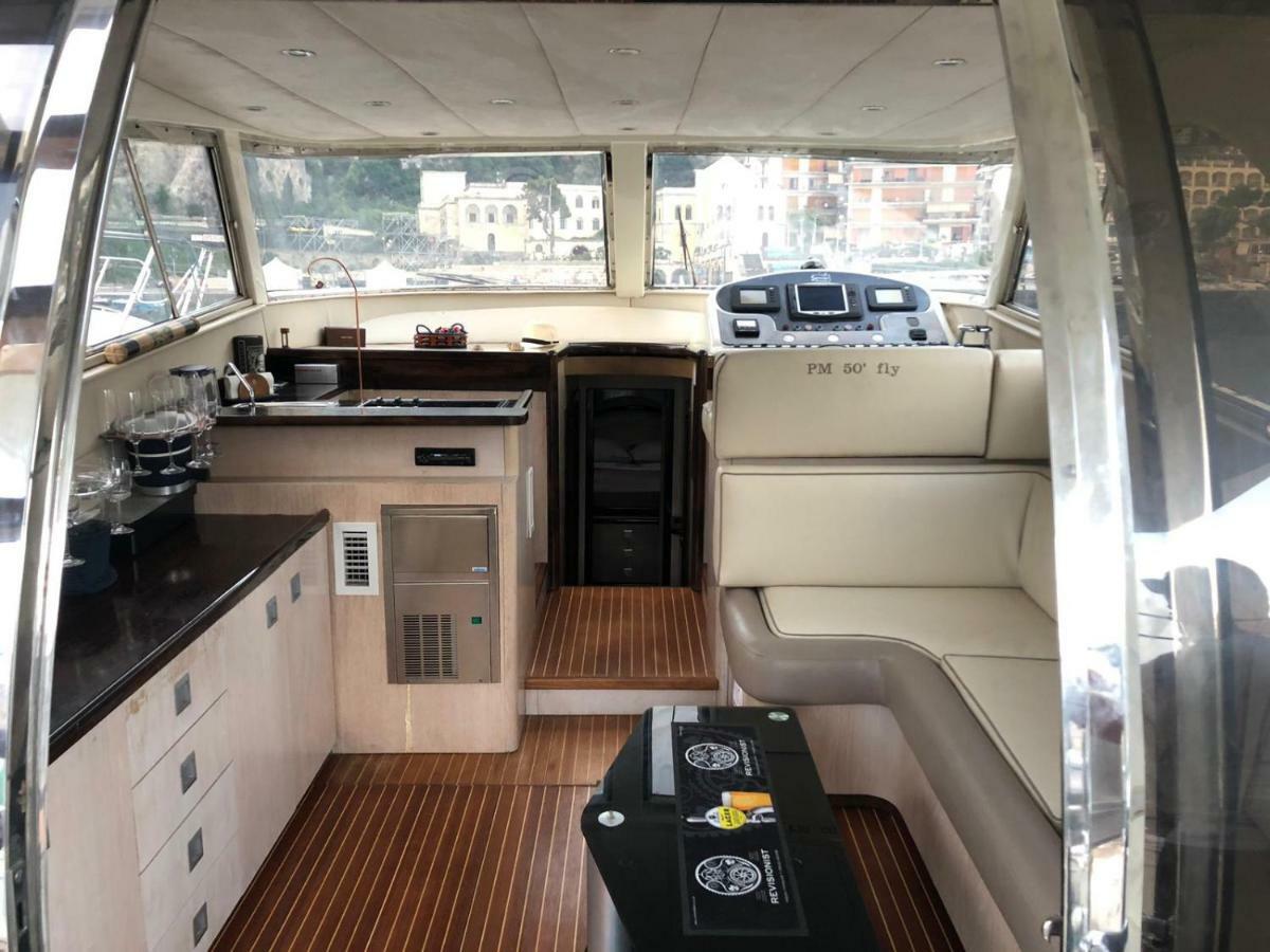 Botel Yacht
