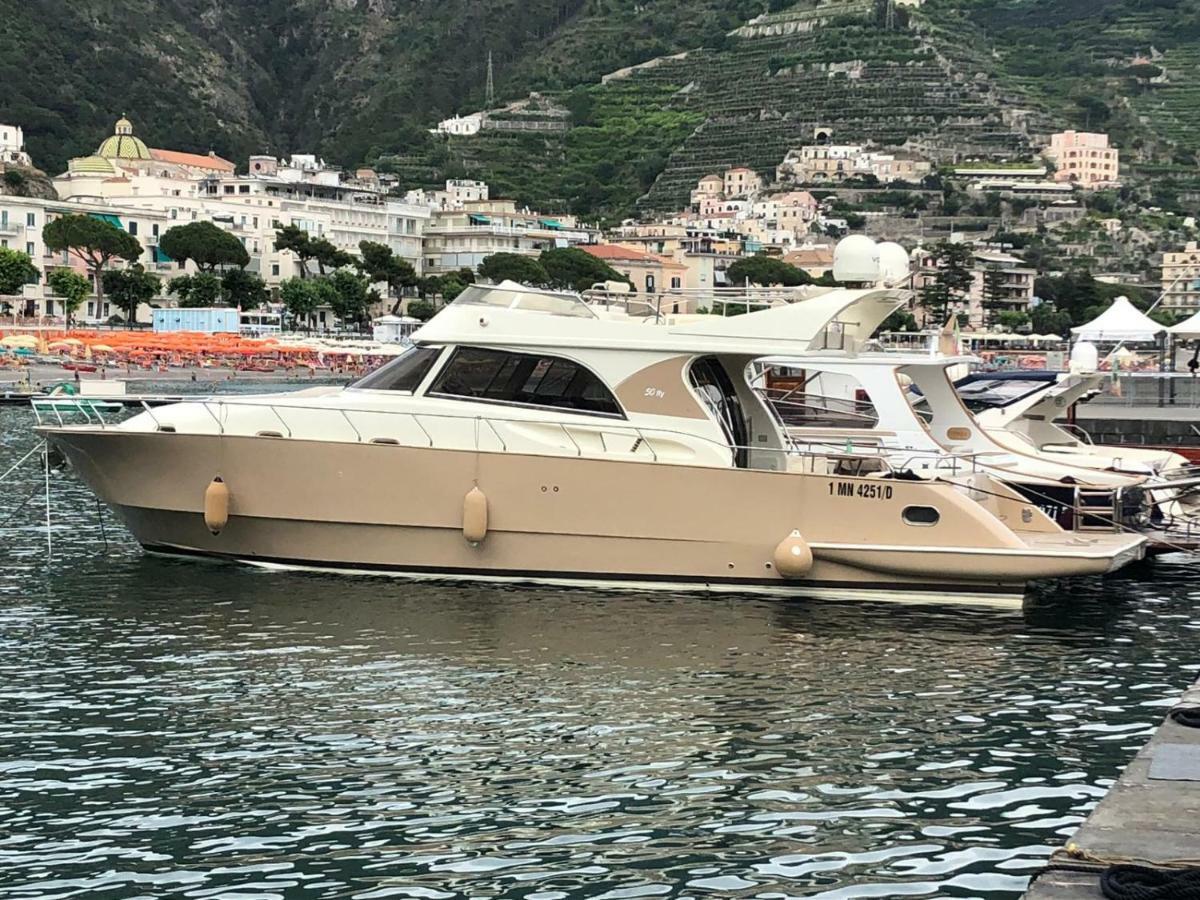 Yacht Botel Capri
