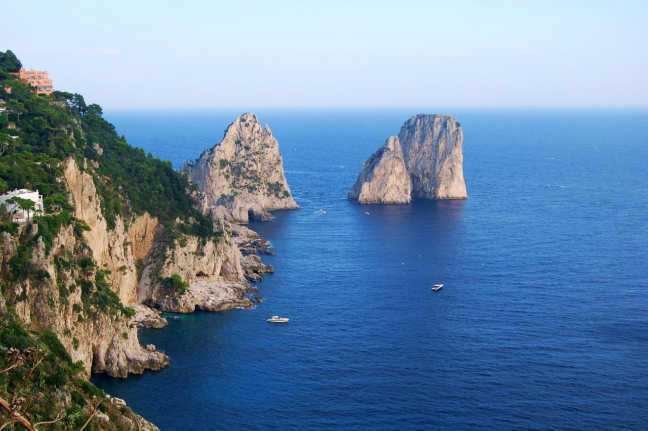 Yacht Botel Capri