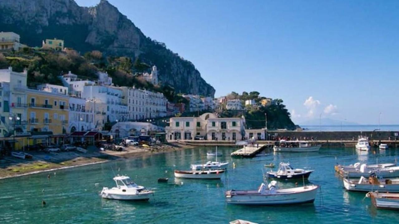 Yacht Botel Capri