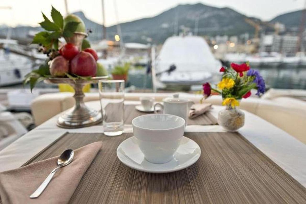 Botel Yacht 3*