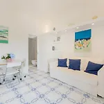 Azzurra, Capri