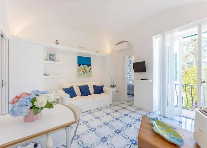 Azzurra, Capri