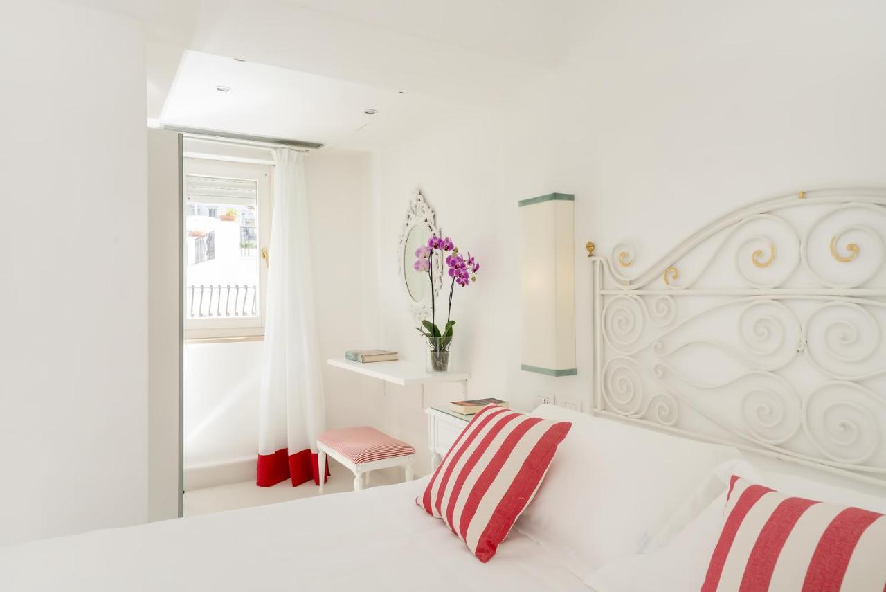 Sina Flora Hotel 4*