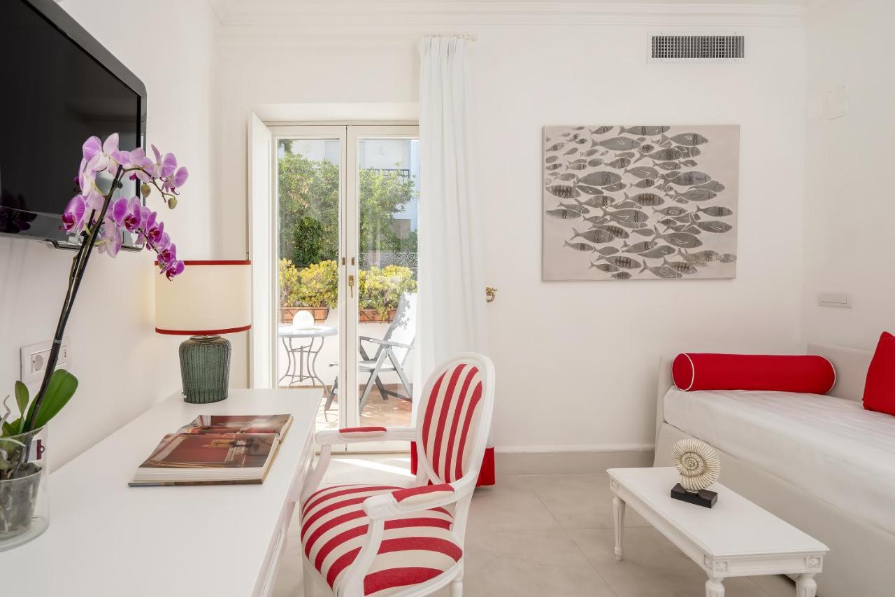 Sina Flora Hotel 4*