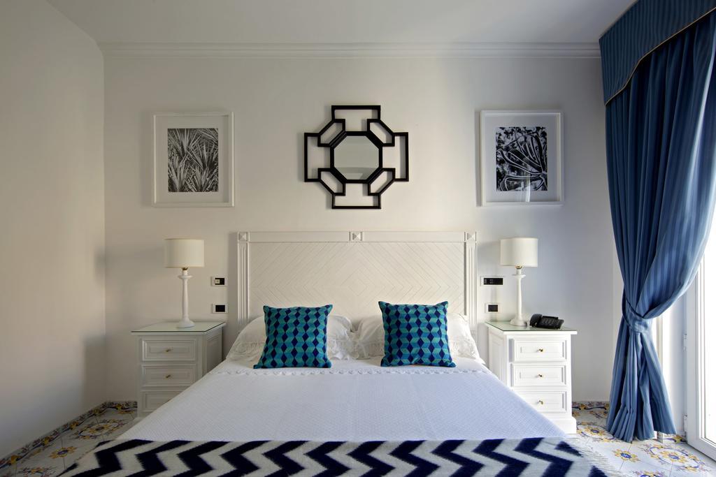 Canasta Hotel Capri