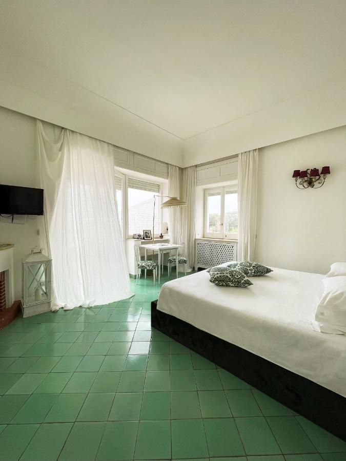 Calypso Bed & Breakfast 2*