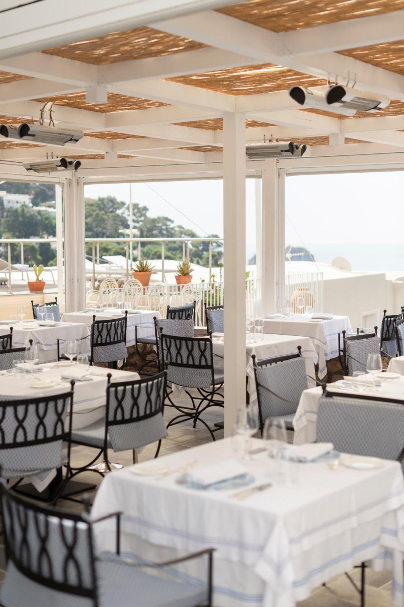 Canasta Hotel Capri