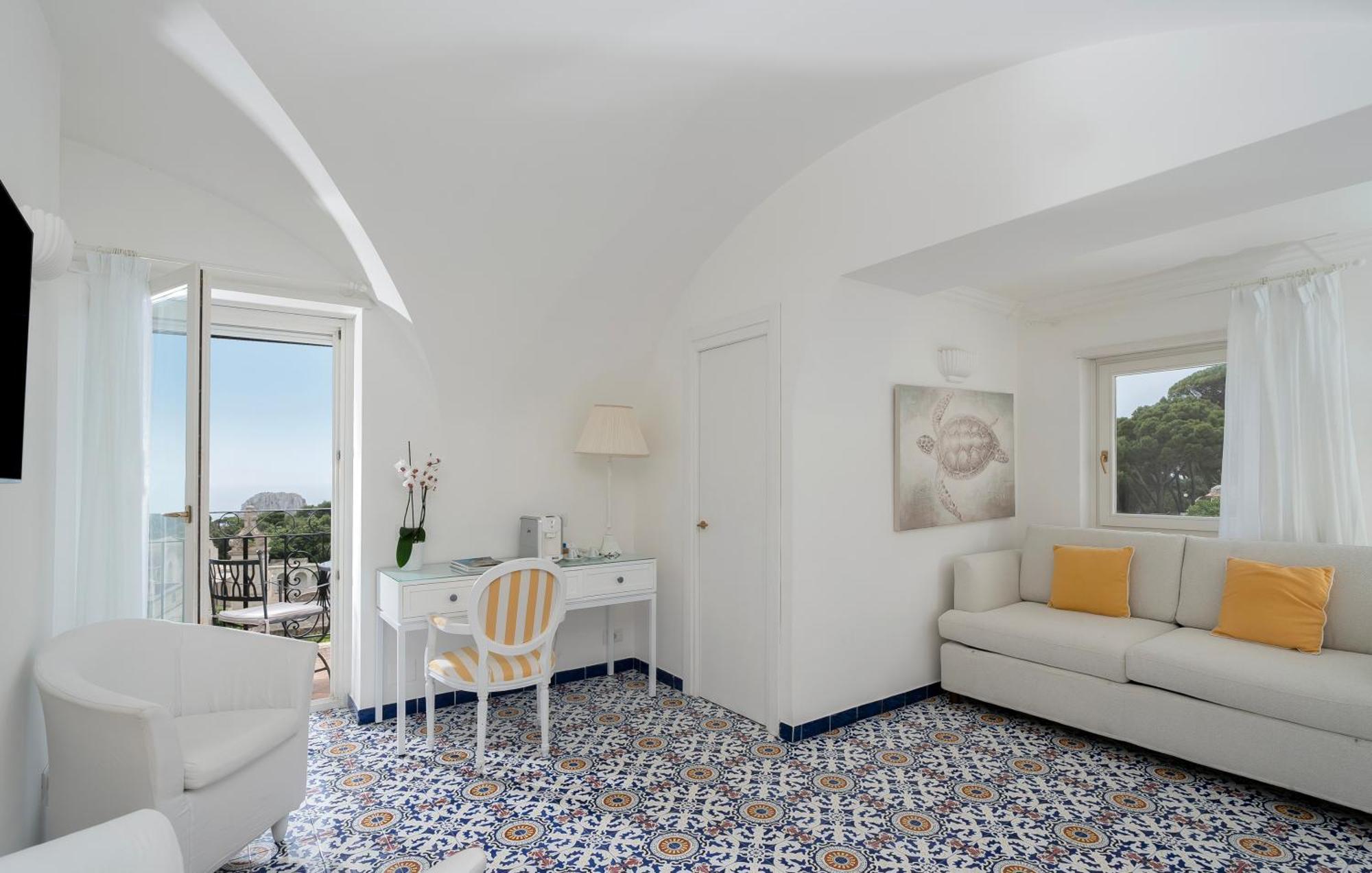 Sina Flora Hotel 4*
