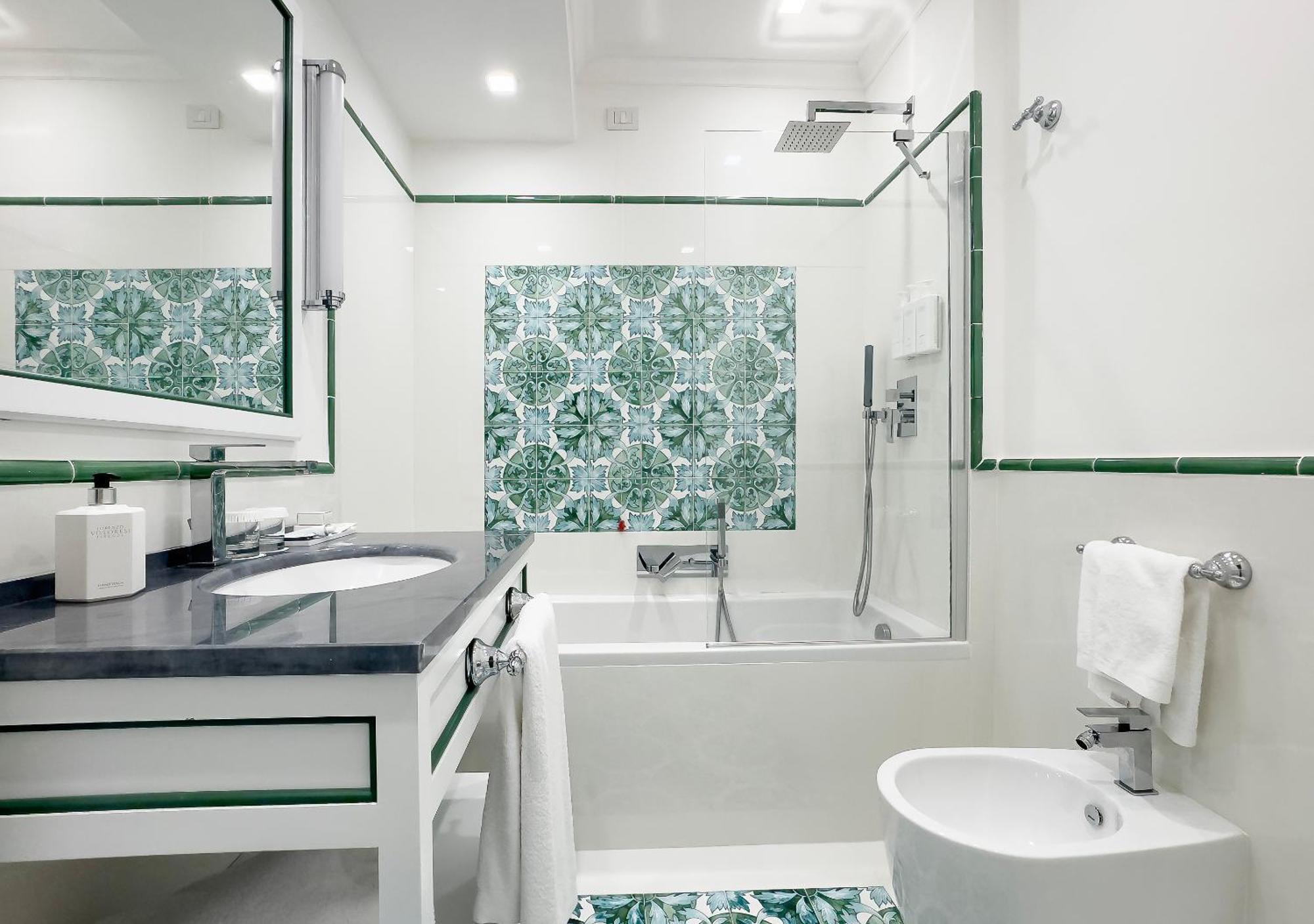 Hotel Sina Flora 4*