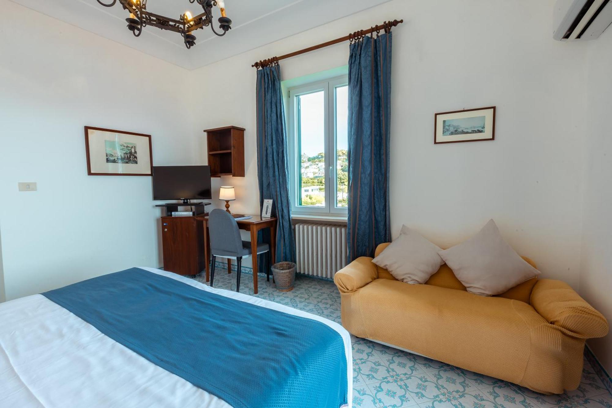 Sarah 4* Capri