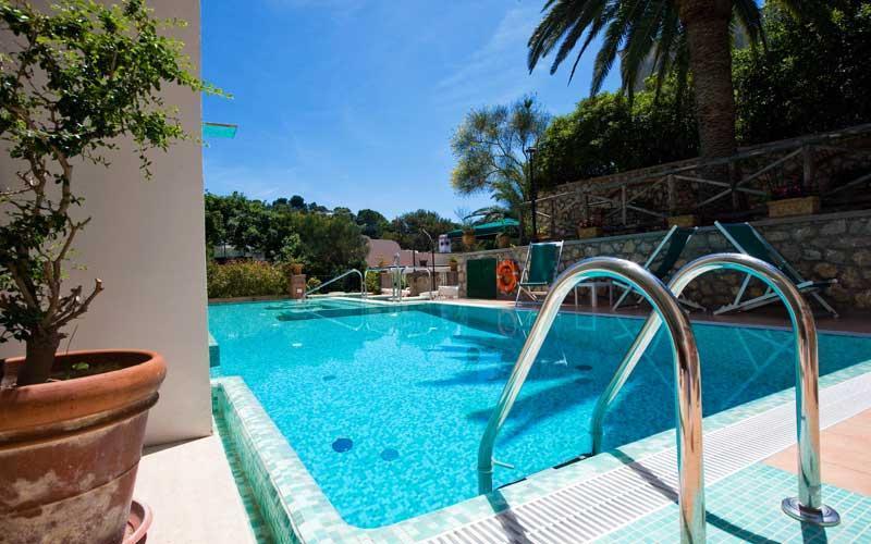 Sarah Otel Capri
