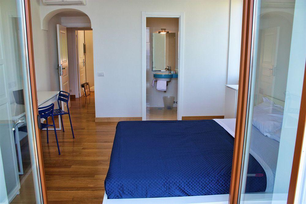 Capri Inn 2*