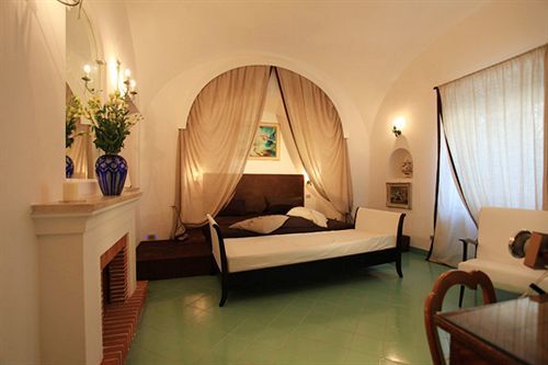 Calypso Bed & Breakfast 2*