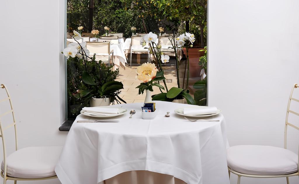 Canasta Hotel Capri