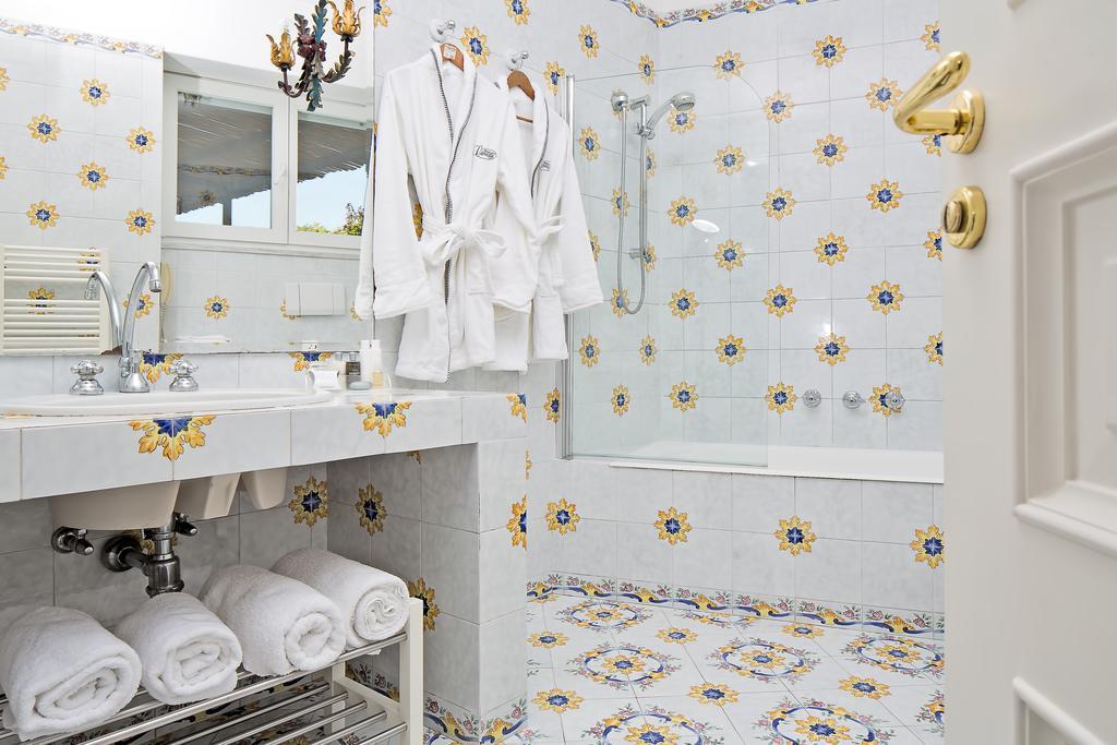 Canasta Hotel Capri