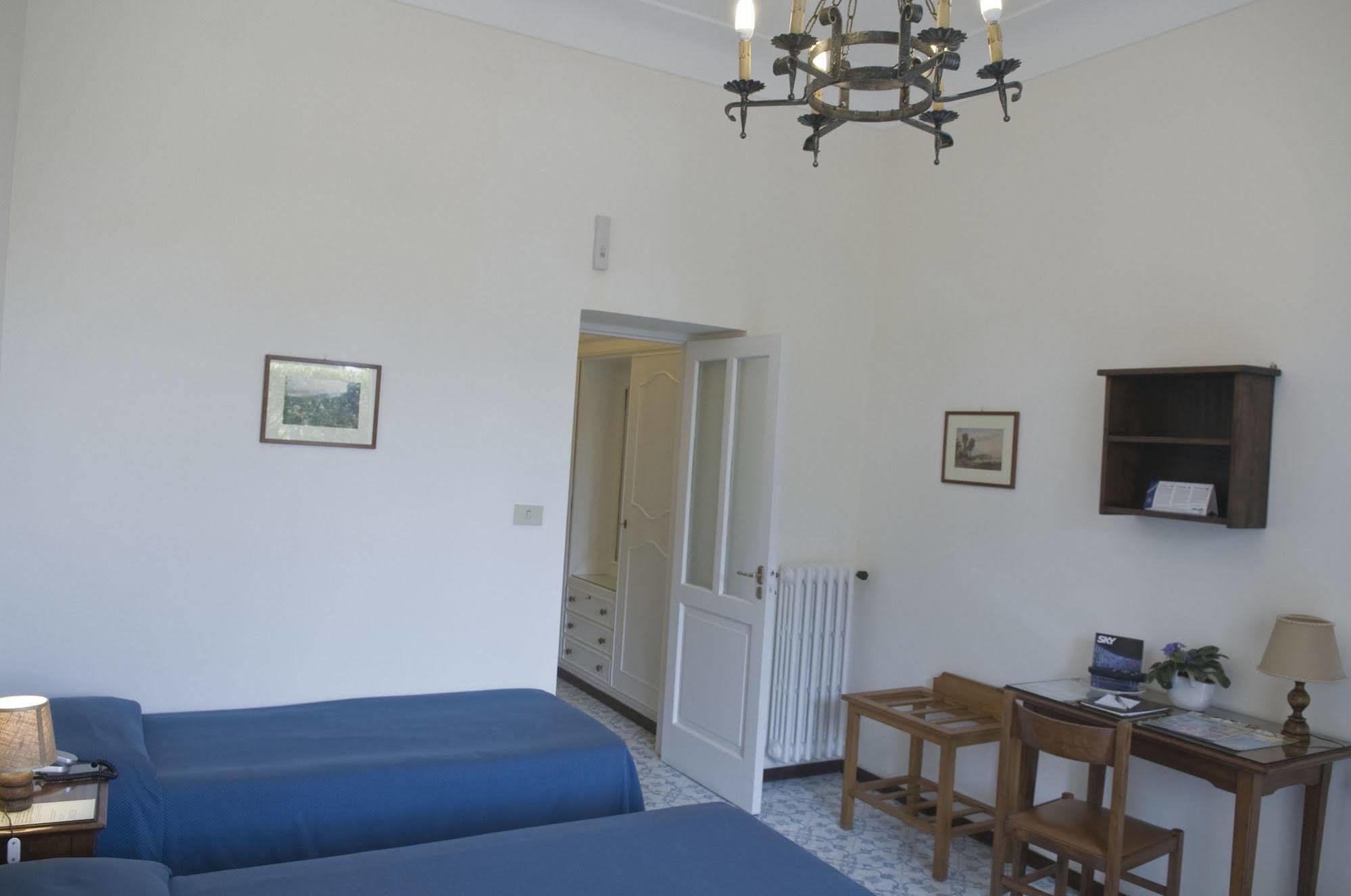 Sarah 4* Capri