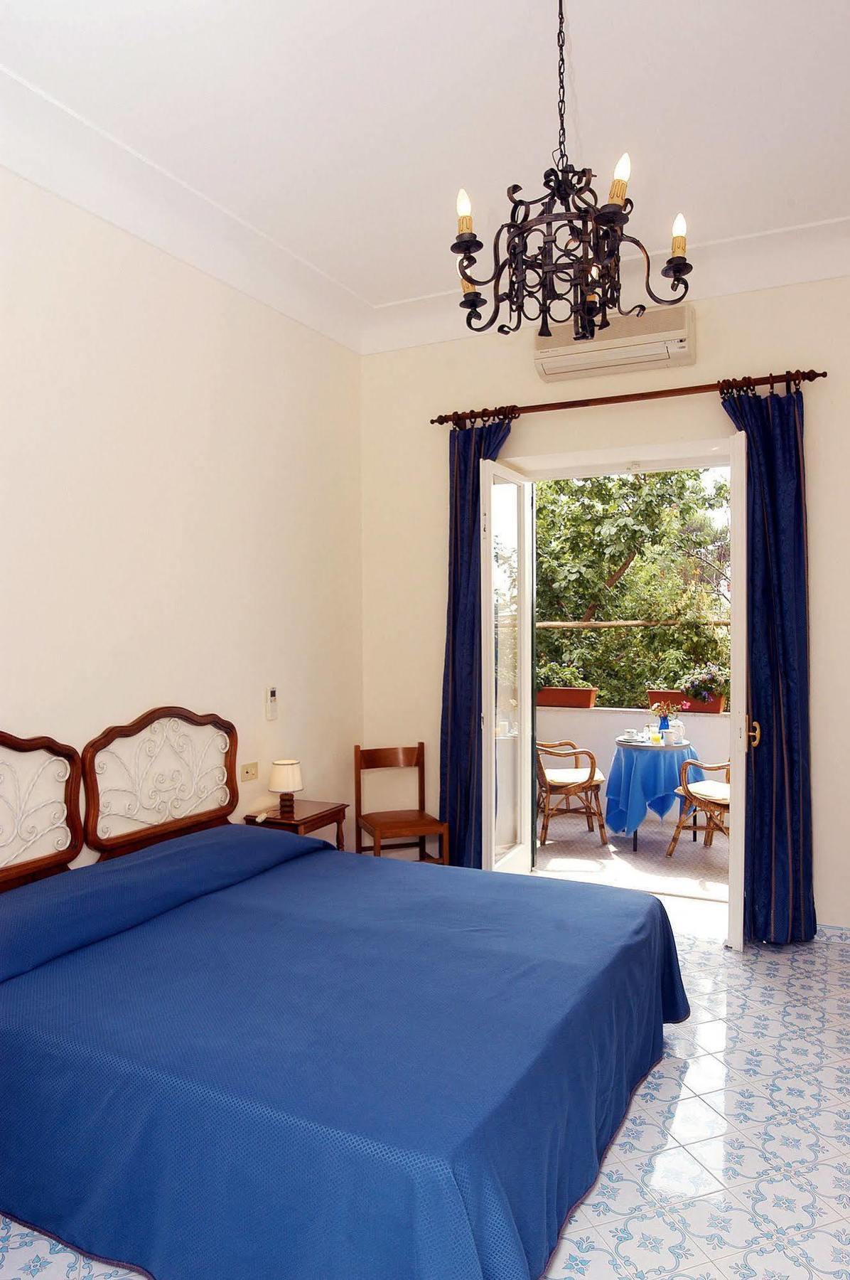 Otel Sarah 4*