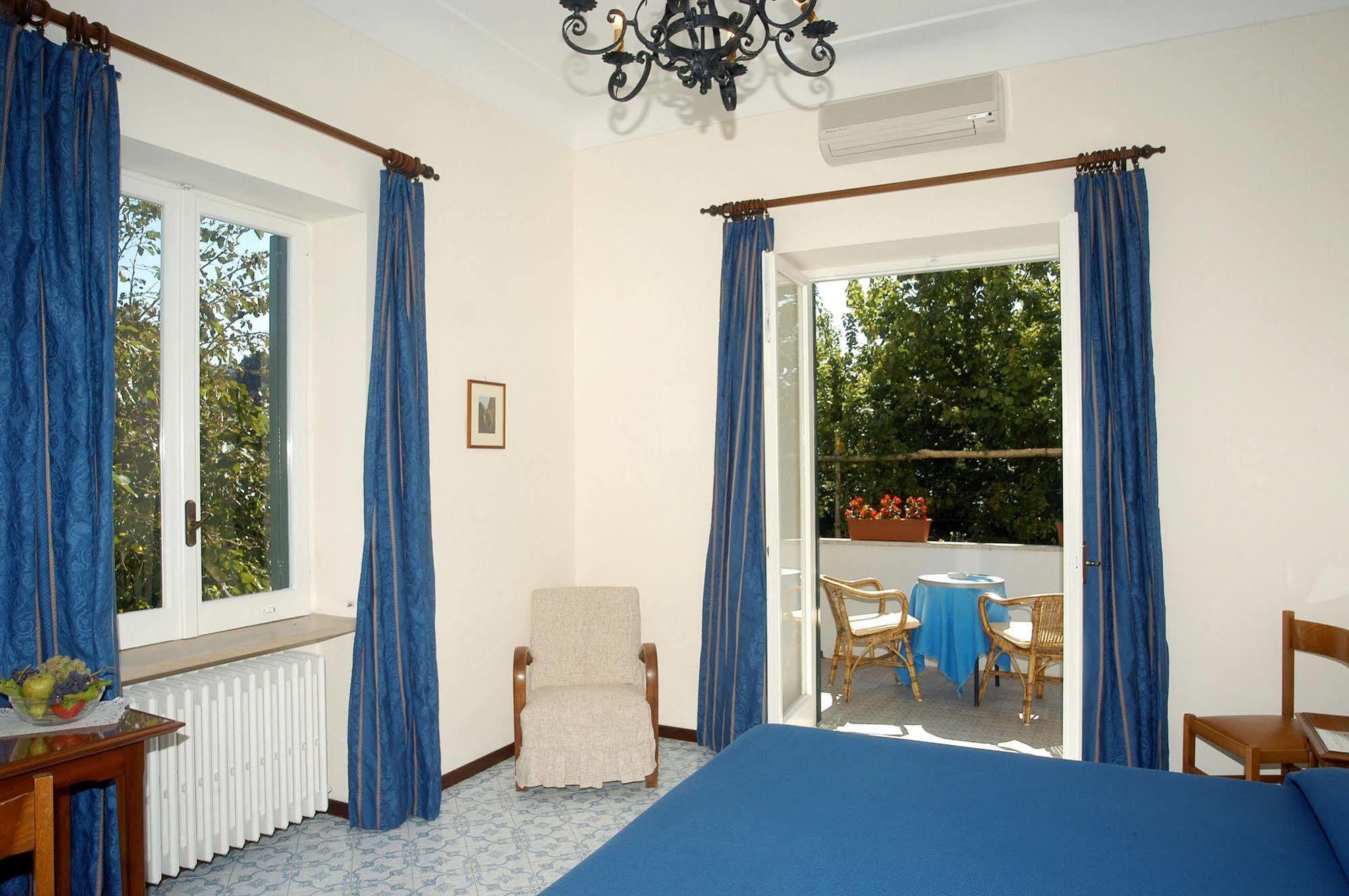 Sarah 4* Capri