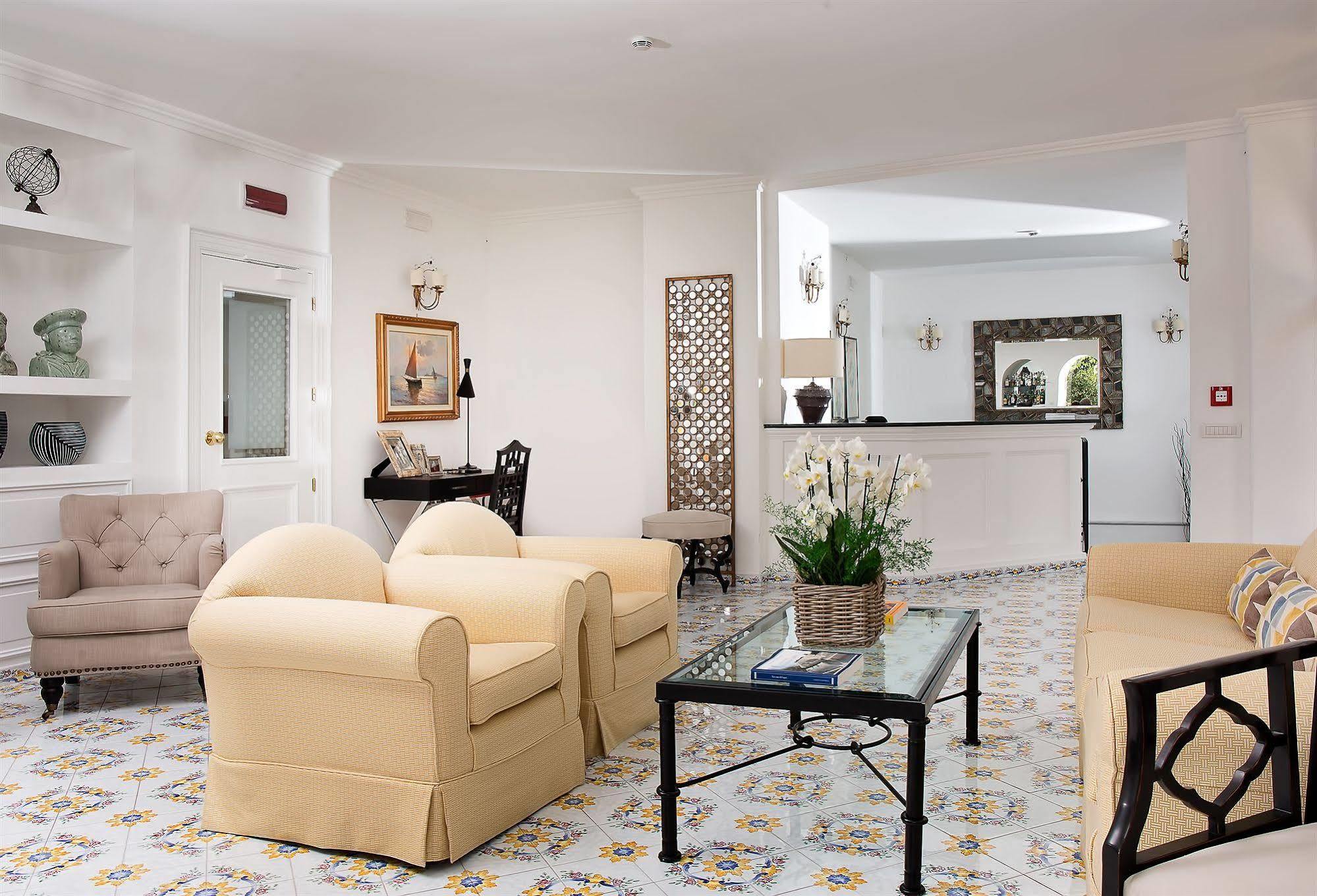Hotel Canasta Capri
