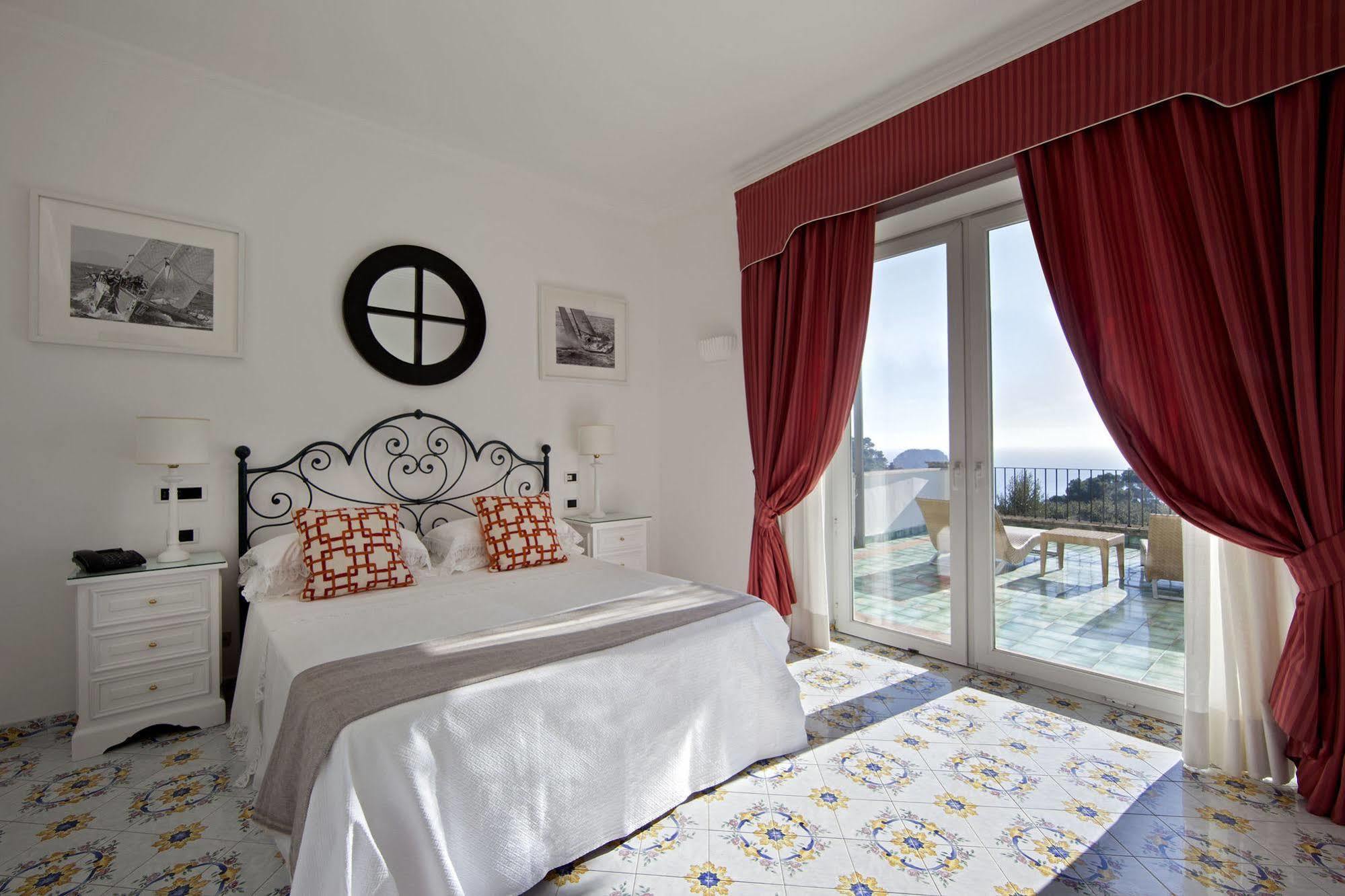 Canasta Hotel