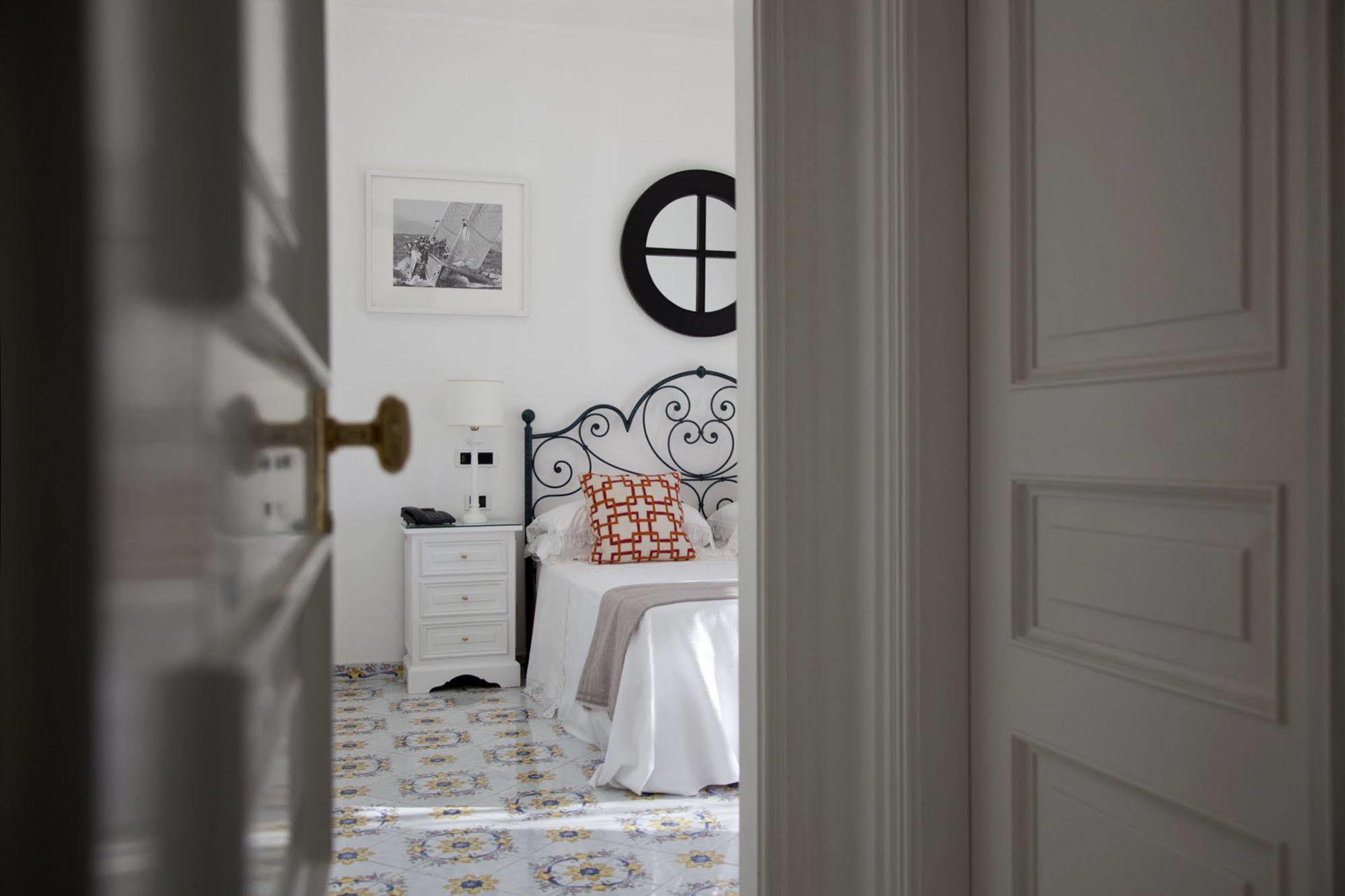 Canasta Hotel