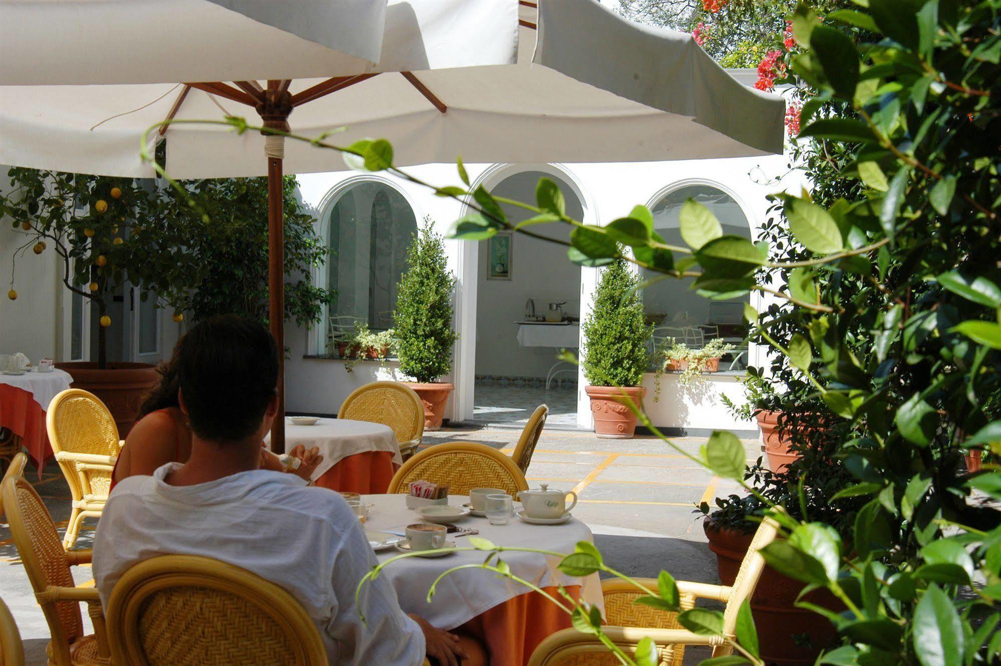Hotel Canasta Capri