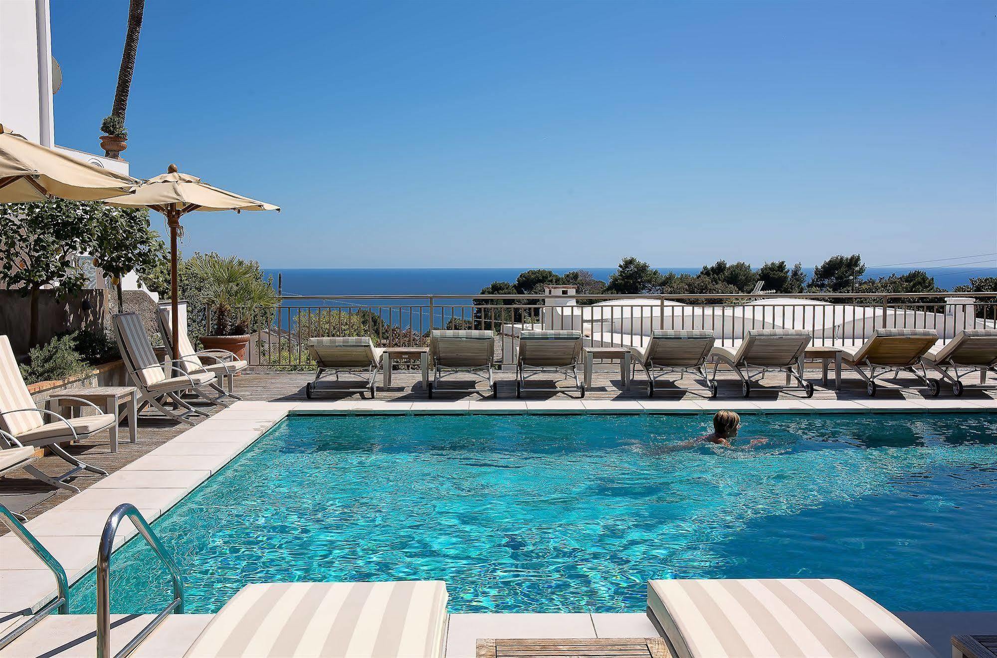 Canasta Hotel Capri